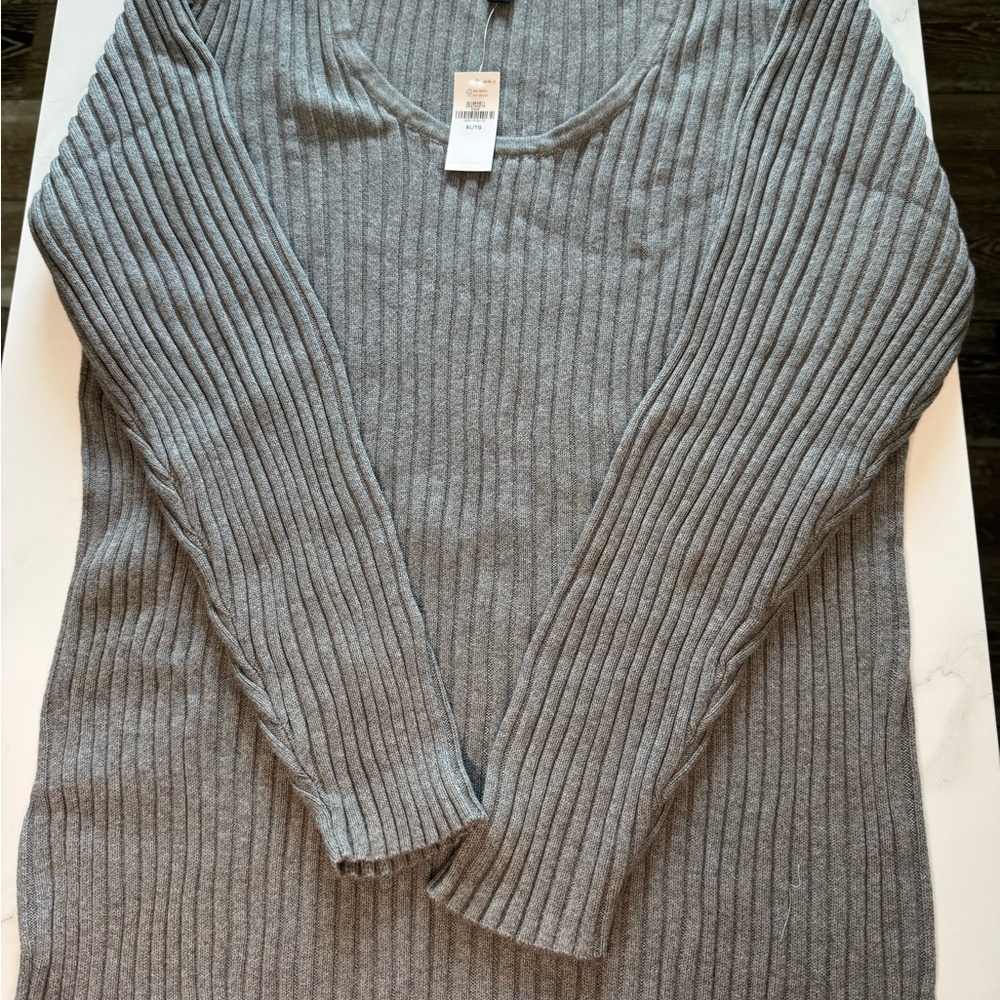 GAP Maternity Gray Knit Top
